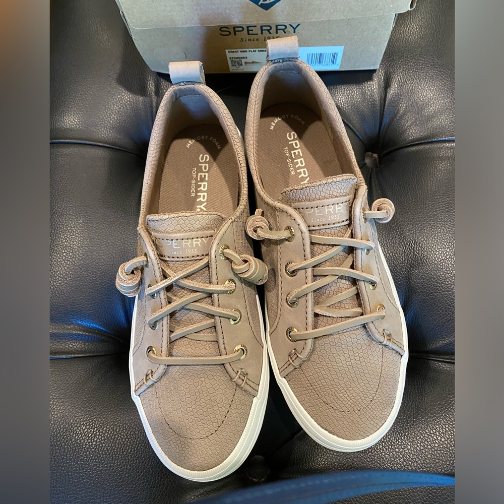 NIB. Crest Vibe Flat Taup Platform Sneakers.